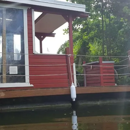Hausboot/floss * Wustrow